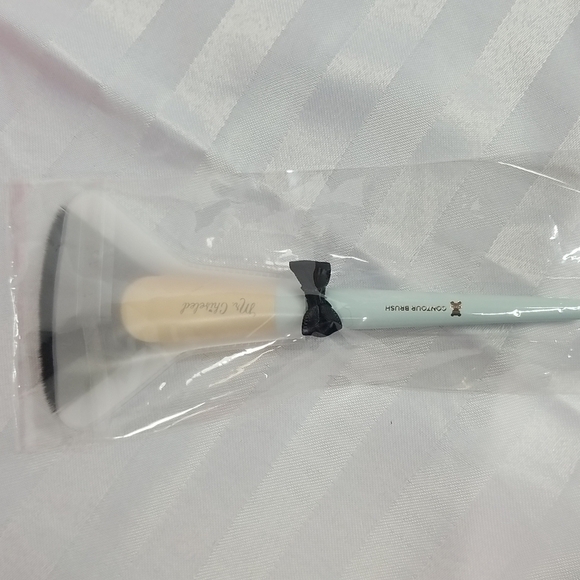 TOO FACED MR CHISELED CONTOUR BRUSH - Picture 5 of 5